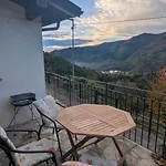 Ferienhaus The Quiet Yellow House Pornassio