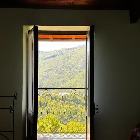 Дом отдыха The Quiet Yellow House *