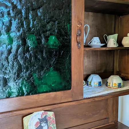 The Quiet Yellow House בית נופש